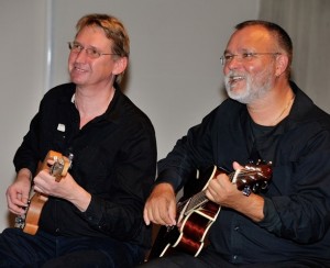 Jörg Leinroth (Gitarre) und Siggi Rettich (Gitarre & Mundharmonika)